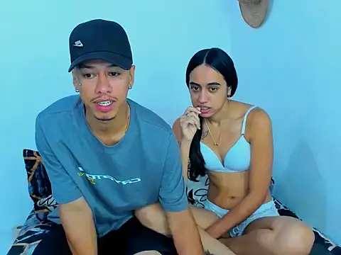 Snapshot of karoll_and_erik chatting on October 22, 2025, 1:44 pm karoll and erik online show from October 22, 2025, 1:44 pm