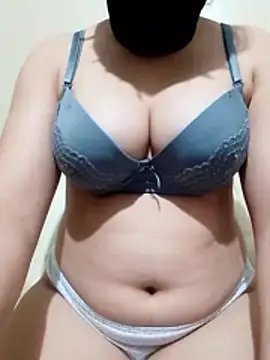 Snapshot of Majoudabar chatting on February 27, 2026, 9:04 pm Majoudabar online show from February 27, 2026, 9:04 pm