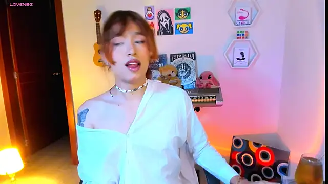 AdelineEsposito online show from March 19, 2026, 2:26 am