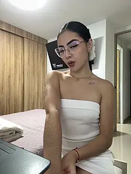 Snapshot of IslaCole chatting on July 14, 2026, 2:05 am IslaCole online show from July 14, 2026, 2:05 am