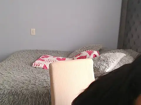 cute8smile online show from November 29, 2025, 4:10 pm