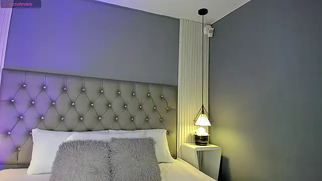 Anasha21 online show from April 11, 2026, 4:06 am