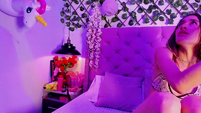 Violet-Storm- online show from October 24, 2025, 8:38 pm