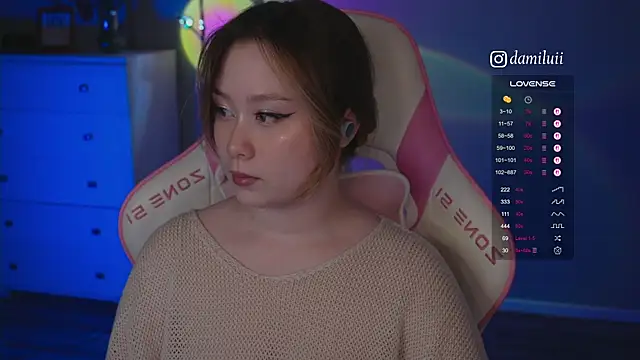 damilui online show from November 10, 2025, 7:02 pm