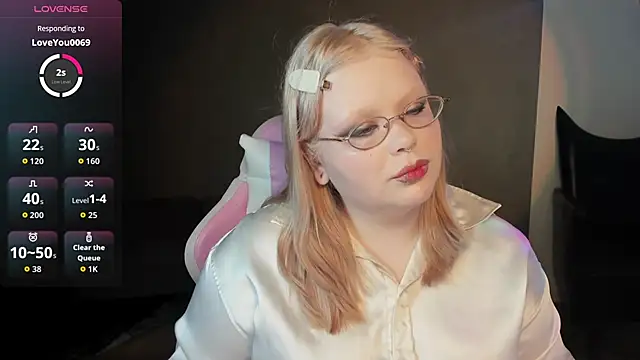 Snapshot of LottieReed chatting on May 22, 2026, 7:04 am LottieReed online show from May 22, 2026, 7:04 am