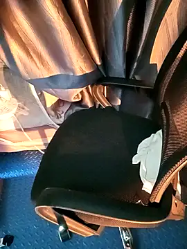 Cherry Le02 online show from April 28, 2026, 8:41 am