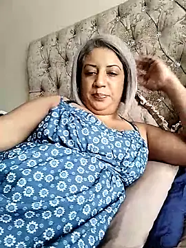 IndianLara online show from November 13, 2025, 6:01 am