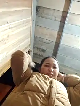 TRIEUTRIEU20 online show from November 23, 2025, 11:21 am