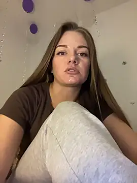 Snapshot of EllaMoonlight chatting on October 28, 2025, 4:20 pm EllaMoonlight online show from October 28, 2025, 4:20 pm