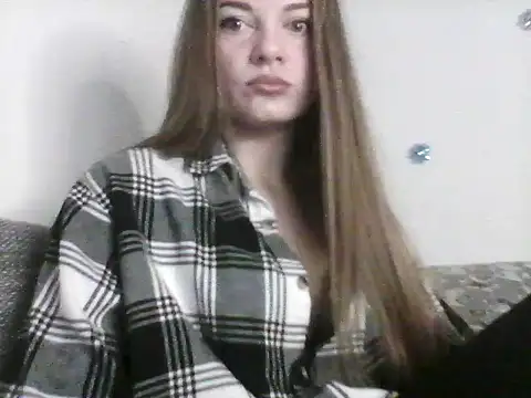 Snapshot of EllaMoonlight chatting on November 6, 2025, 9:15 pm EllaMoonlight online show from November 6, 2025, 9:15 pm