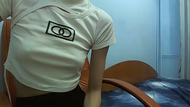 andreea713 online show from November 14, 2025, 5:33 pm