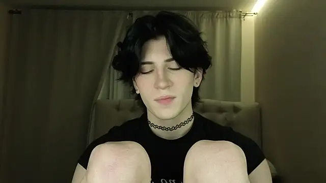 Oliver star boy  online show from April 18, 2026, 7:07 pm