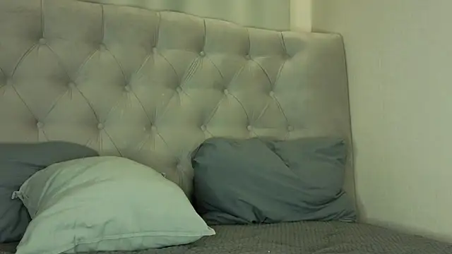 Oliver star boy  online show from April 23, 2026, 6:10 pm