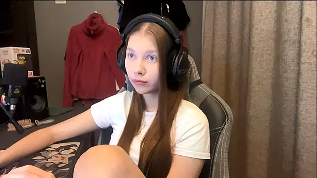 Softixq online show from November 3, 2025, 3:13 pm