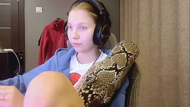 Softixq online show from November 4, 2025, 4:17 pm