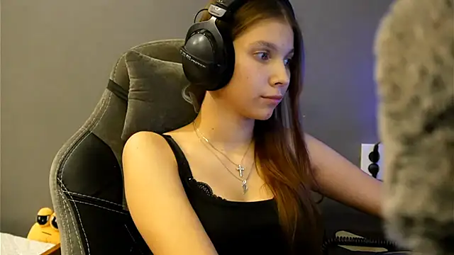 Softixq online show from December 13, 2025, 7:53 pm