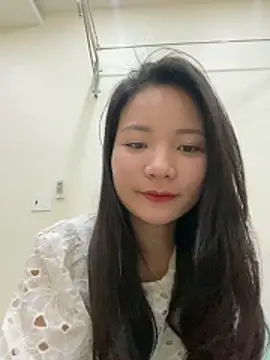 Bee Yellow00 online show from December 23, 2025, 6:00 am