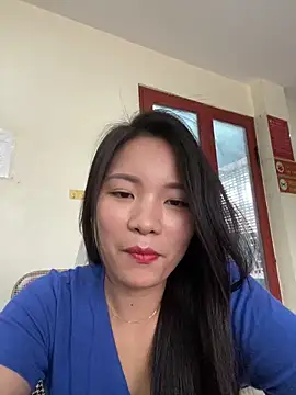 Bee Yellow00 online show from June 4, 2026, 4:40 am