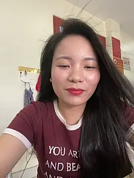 Bee Yellow00 online show from July 4, 2026, 4:40 am