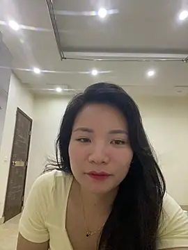 Bee Yellow00 online show from July 19, 2026, 12:25 am