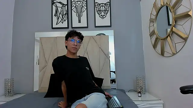 Snapshot of adams_bobby chatting on November 23, 2025, 11:32 am adams bobby online show from November 23, 2025, 11:32 am