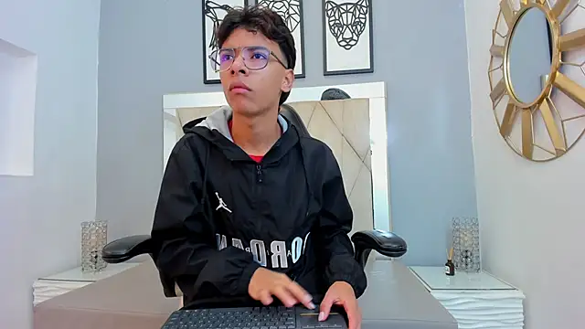 Snapshot of adams_bobby chatting on December 14, 2025, 11:37 am adams bobby online show from December 14, 2025, 11:37 am