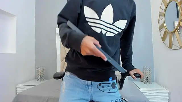 Snapshot of adams_bobby chatting on December 21, 2025, 11:28 am adams bobby online show from December 21, 2025, 11:28 am