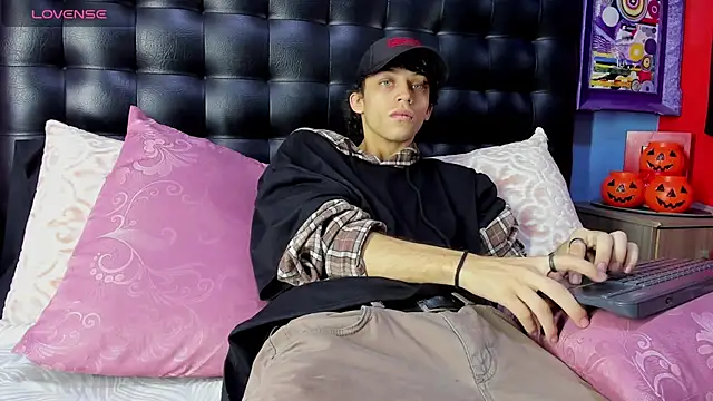 Khalid16  online show from November 3, 2025, 1:34 pm