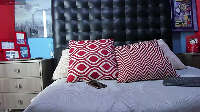 Khalid16  online show from November 12, 2025, 1:44 pm