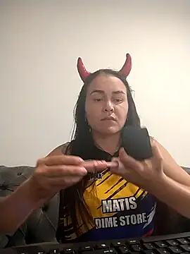 adria0011 online show from November 5, 2025, 1:33 pm