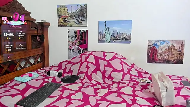 Snapshot of ROXANA_DIAZ chatting on November 3, 2025, 1:29 am ROXANA DIAZ online show from November 3, 2025, 1:29 am