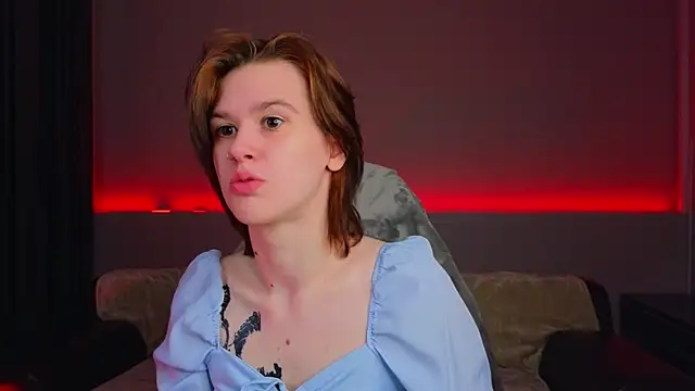LoraPuffs online show from May 21, 2026, 2:24 pm