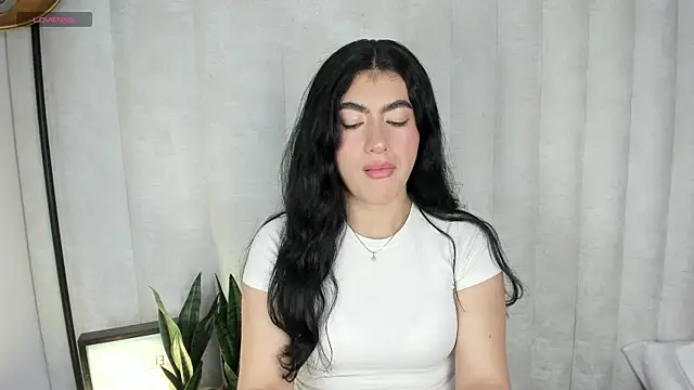 Snapshot of Emii_rous chatting on November 11, 2025, 9:48 pm Emii rous online show from November 11, 2025, 9:48 pm