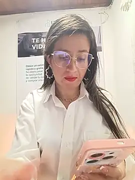 Snapshot of Valentina--1 chatting on May 28, 2026, 10:23 am Valentina--1 online show from May 28, 2026, 10:23 am