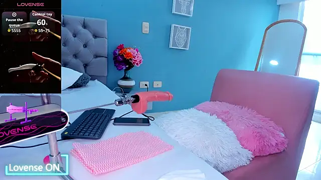 Snapshot of Luna_Raay chatting on January 18, 2026, 6:44 pm Luna Raay online show from January 18, 2026, 6:44 pm