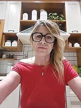 susylux online show from April 18, 2026, 9:04 pm