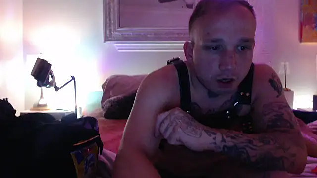 Snapshot of MikeHawke1995 chatting on October 26, 2025, 1:22 am MikeHawke1995 online show from October 26, 2025, 1:22 am