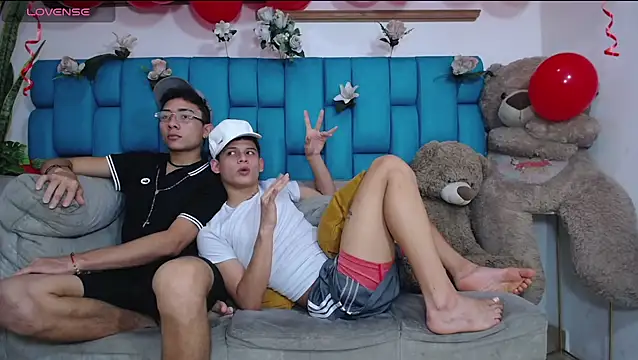 Hot Boys Latinos X online show from February 15, 2026, 6:59 pm