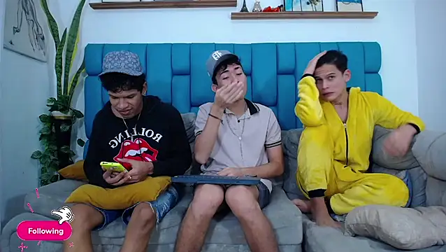 Hot Boys Latinos X online show from March 27, 2026, 4:07 pm