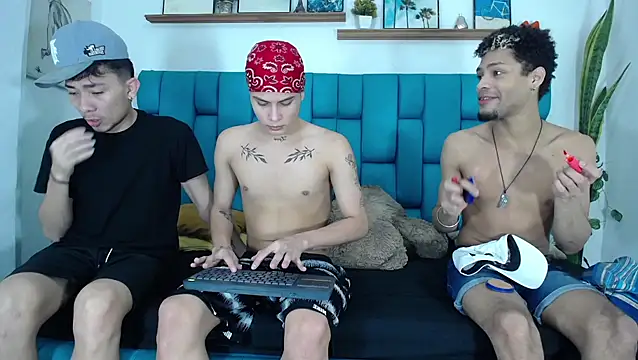 Hot Boys Latinos X online show from April 16, 2026, 5:03 pm