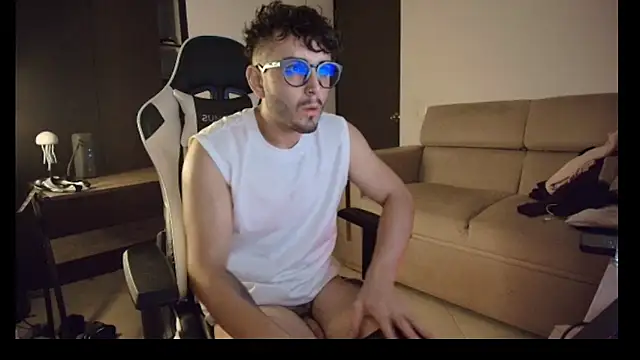 Snapshot of lionandreough chatting on October 25, 2025, 12:07 am lionandreough online show from October 25, 2025, 12:07 am