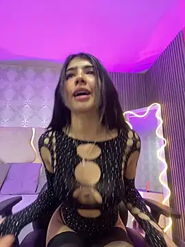 MAIILY TAY online show from November 13, 2025, 12:15 pm