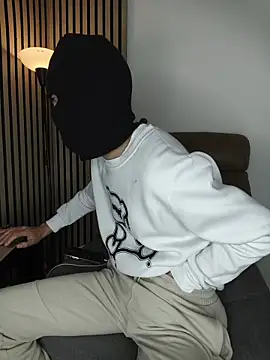 findomhot online show from December 15, 2025, 8:46 pm