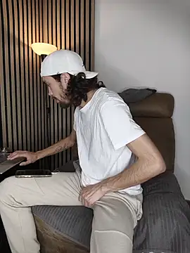 findomhot online show from December 16, 2025, 9:20 pm