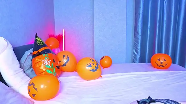 KittieHeart online show from October 31, 2025, 5:47 pm