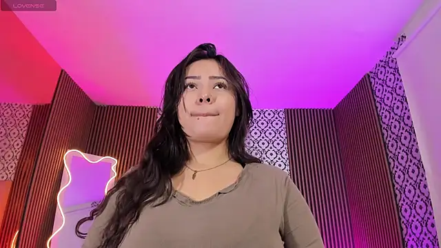 damii tay1 online show from April 21, 2026, 3:13 am