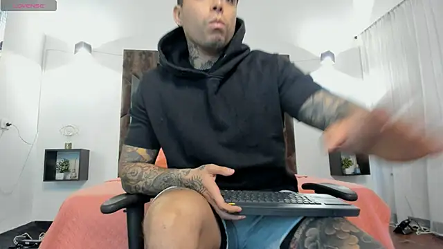 MATEO DILUCA online show from November 16, 2025, 5:51 pm