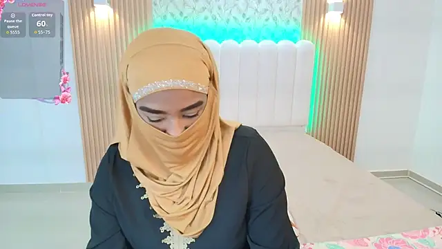 Snapshot of Lina_arabiann chatting on November 25, 2025, 12:05 pm Lina arabiann online show from November 25, 2025, 12:05 pm