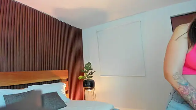 anastasia cortez  online show from December 3, 2025, 3:14 am