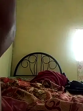 GuzzMiranda18 online show from November 29, 2025, 7:39 pm